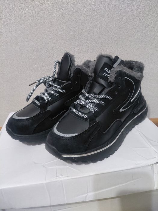 Продам зимнию мужской обувь