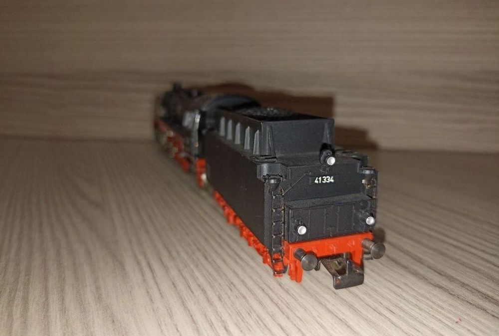 Locomotiva BR 41 , producător Marklin 
Roți metalice izolate, se poate