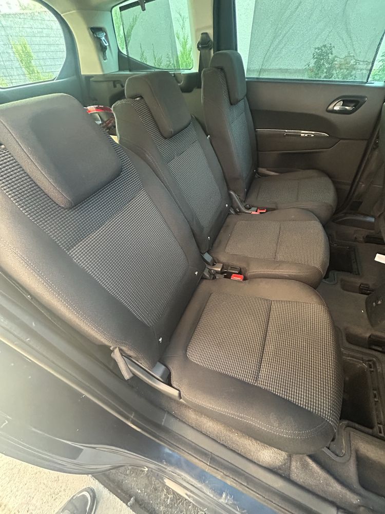 Салон 5 и 7 места isofix монитори Пежо 5008