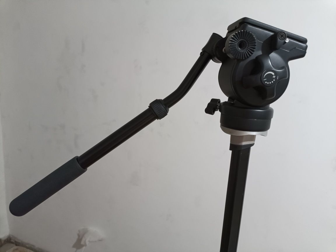 Продам видео штатив Manfrotto 190XDB, голова Weifeng WF-717AH