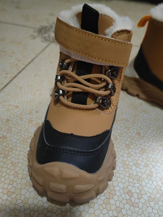 Продам зимнюю детскую обувь на мальчика 5-6 лет и девочку 7-8 лет, по