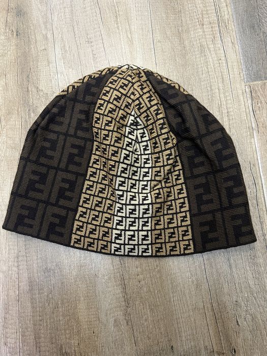 Дамска шапка Fendi