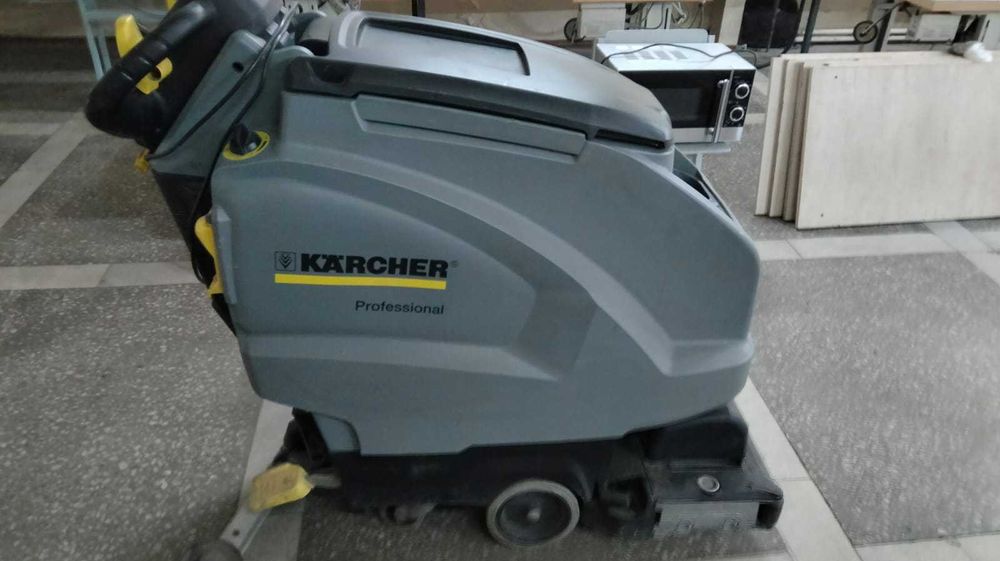 Поломоечная машина "Кёрхер" . Б/У