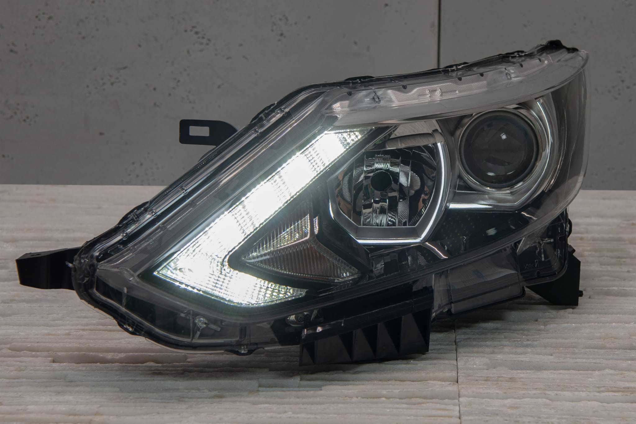Комплект Фарове за NISSAN QASHQAI II J11 2014 - 2017 година