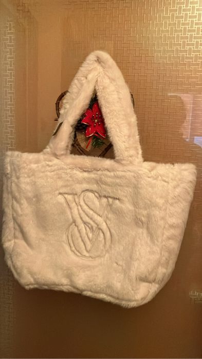 Genți pufoase Victoria Secret