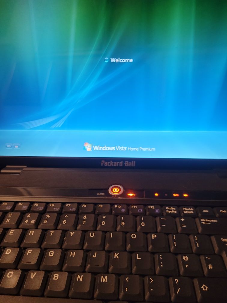 Vând laptop Packard Bell