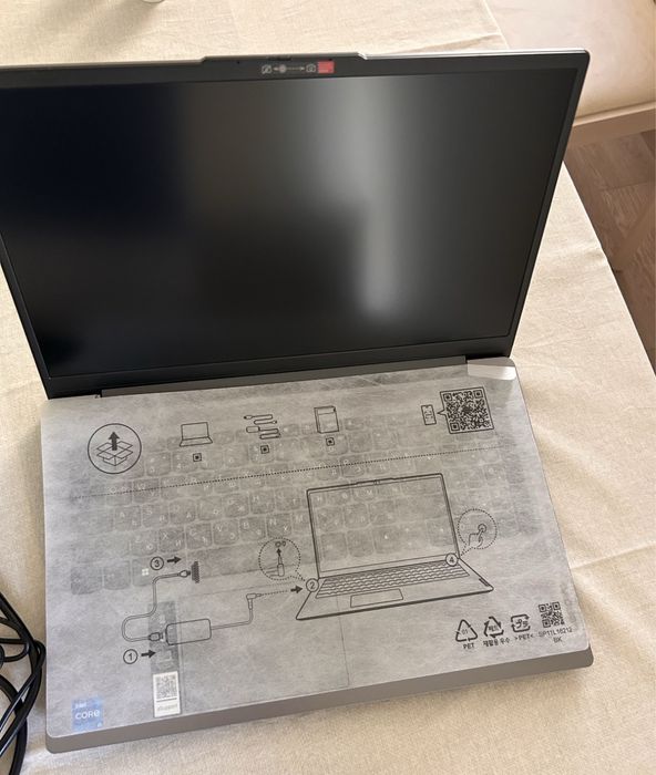 Лаптоп Lenovo IdeaPad Slim 3 15IAH8 с Гаранция 24 месеца