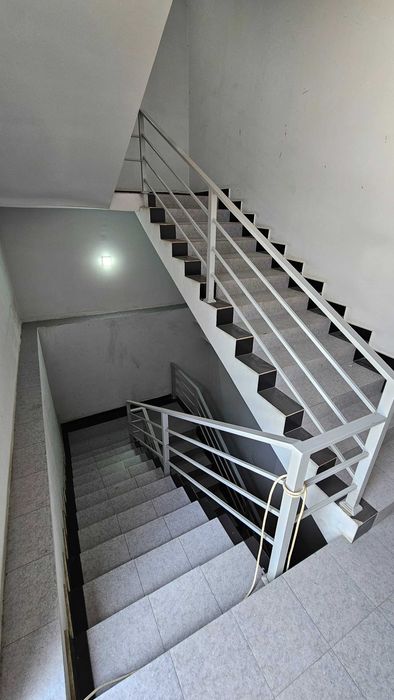 Noturar bino sotiladi