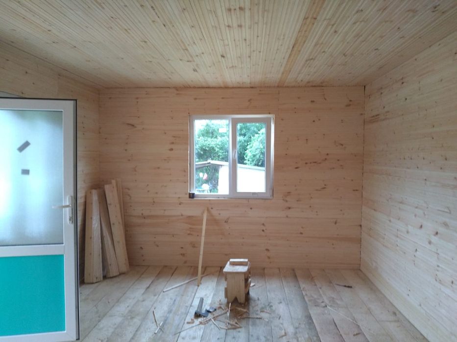 Vand căsuța de lemn