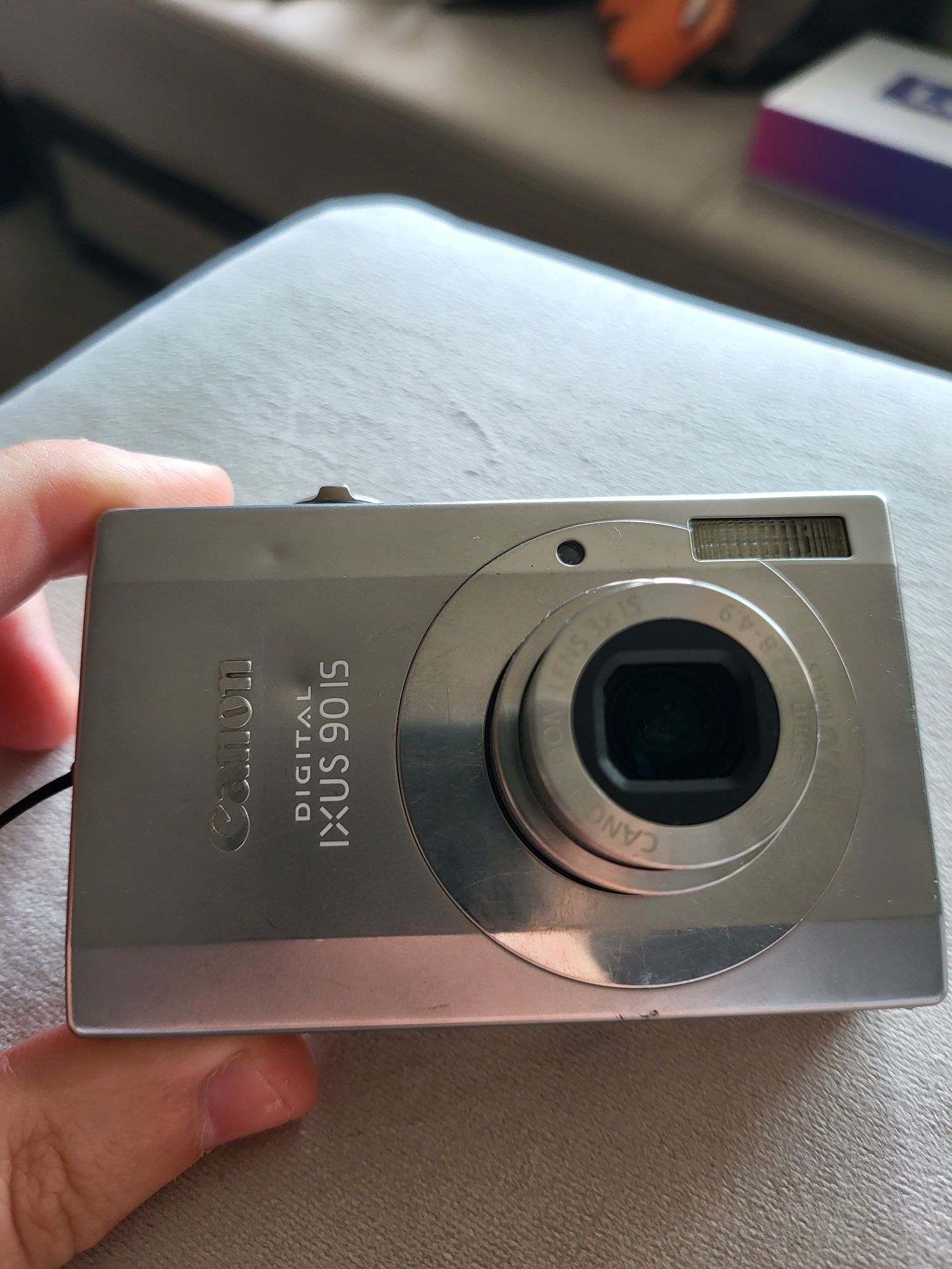 Canon Ixus 90 is
