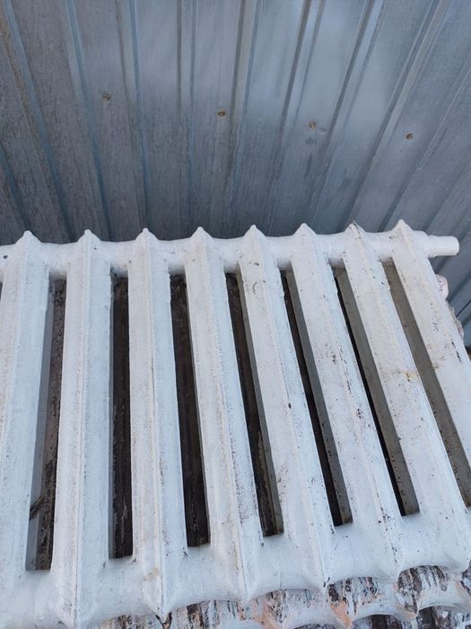 Продам  чугунные батареи