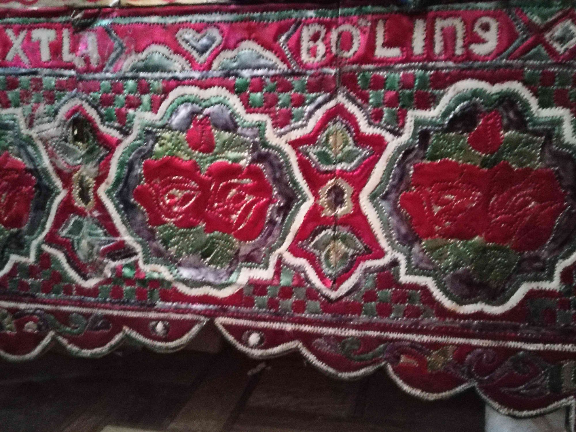 Pardalar bitta bir hil, ikkita bir hil zashitnisi  qoshib tikilgan,