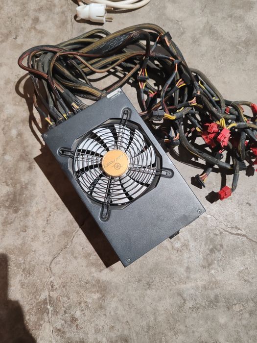 Sursa RockSolid Sîrtec, 1600w gold, impecabila.