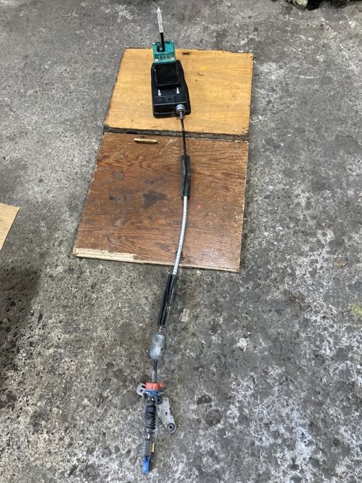 Citroen C5 2011г 2.0i avtomat скоростен лост с жило