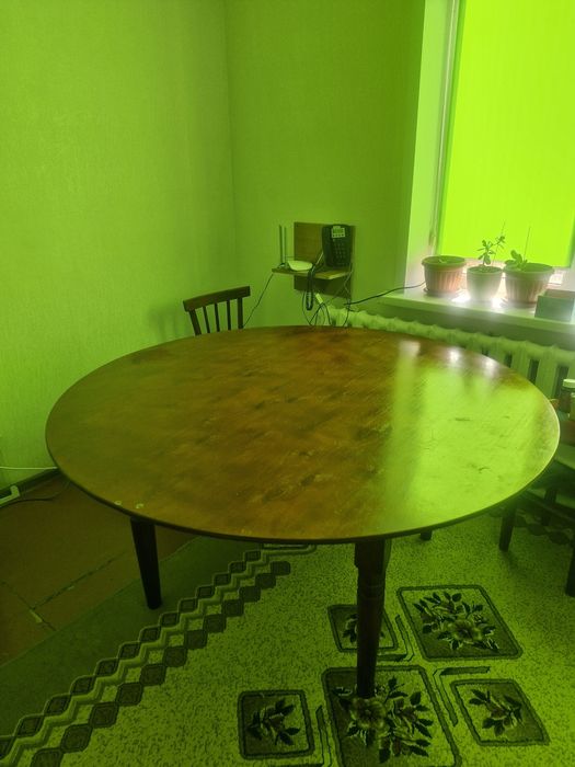 Продам круглый стол