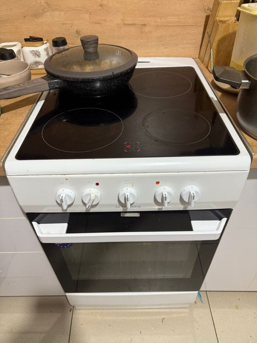 Продам электрическую плиту