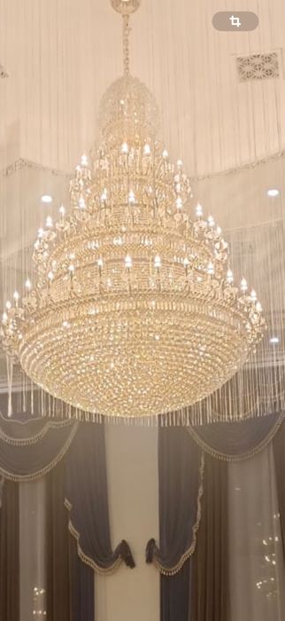 Люстры.3мХ4м(1шт)1,5мХ3м(6шт) потолочная люстра диаметром(2,5м)(1шт)