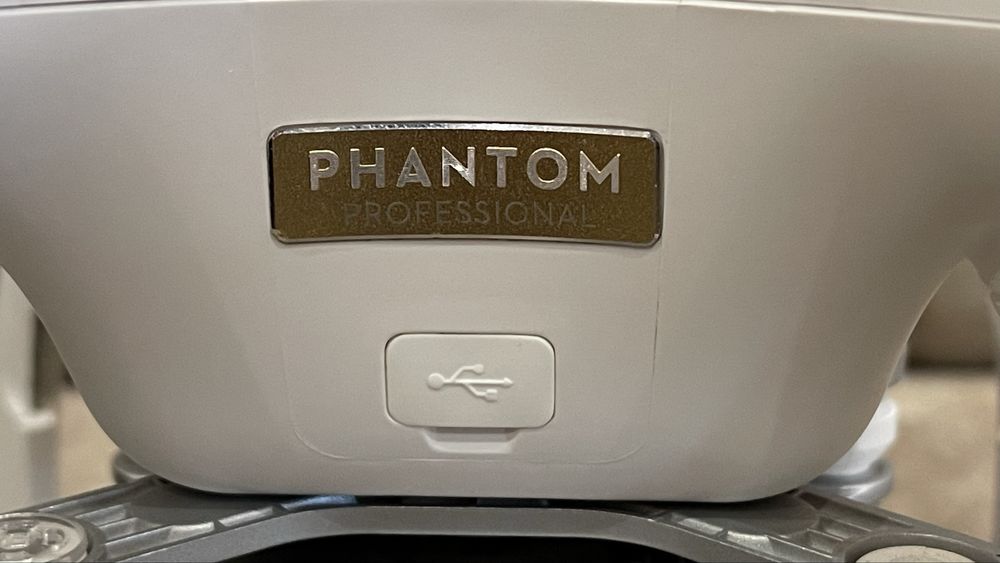 DJI Phantom 3 PRO  + 4 батерии + раница КАТО НОВ