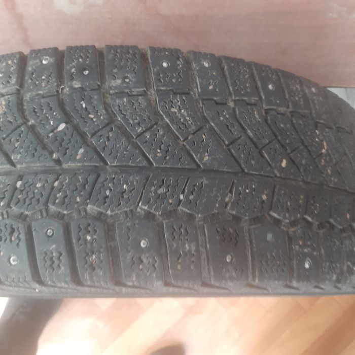Зимние шины 205/65 R16 2шт б/у