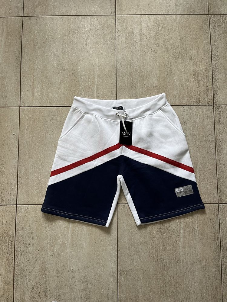 Нови къси панталонки boohoo MAN