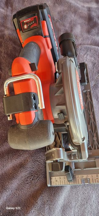 Milwaukee circular pe acumulator