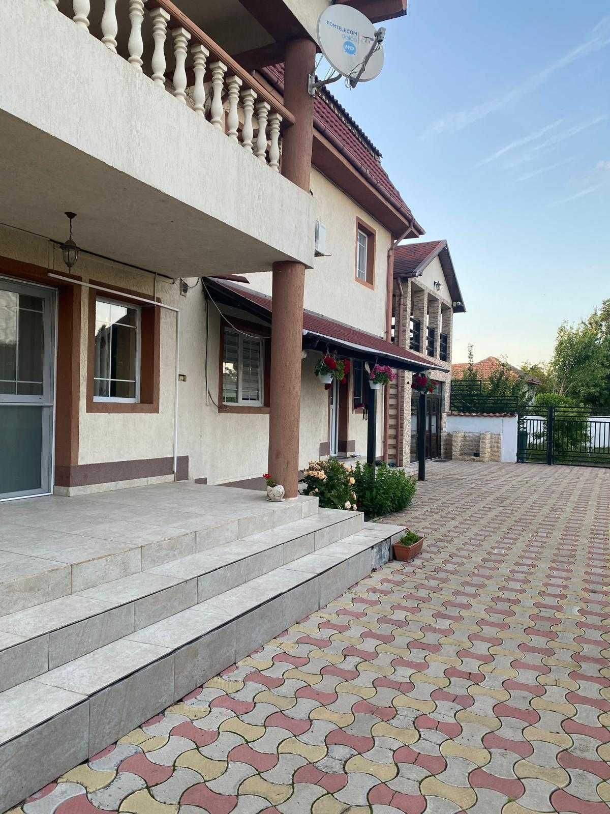 Vila spatioasa disponibila spre vanzare in comuna Maracineni