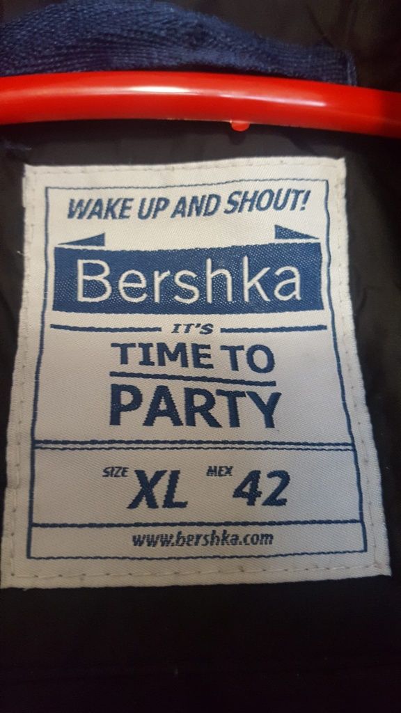 Vând geaca iarna BERSHKA , XL