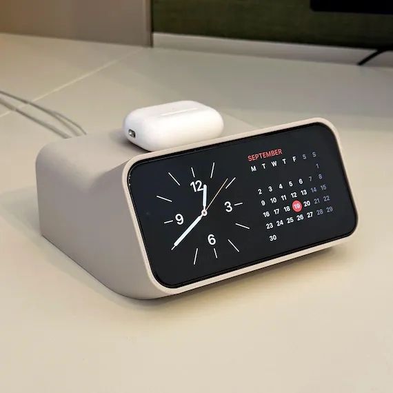 Стойка за iPhone с MagSafe и AirPods – Перфектна за нощно шкафче IModo