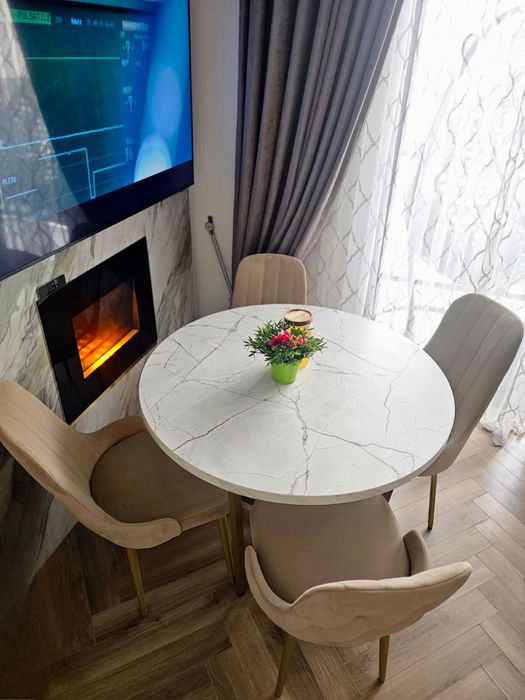 Кухонный стол и 4 стула