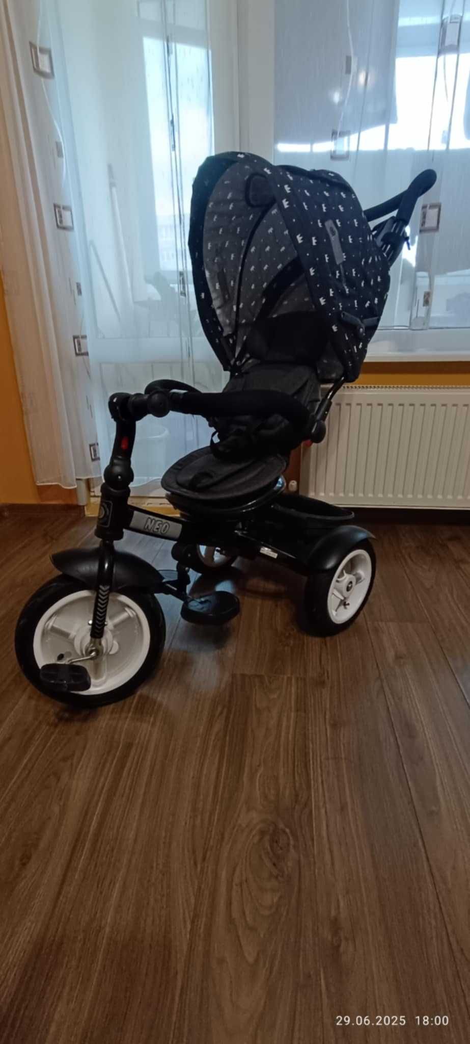 Продавам триколка Lorelli Neo