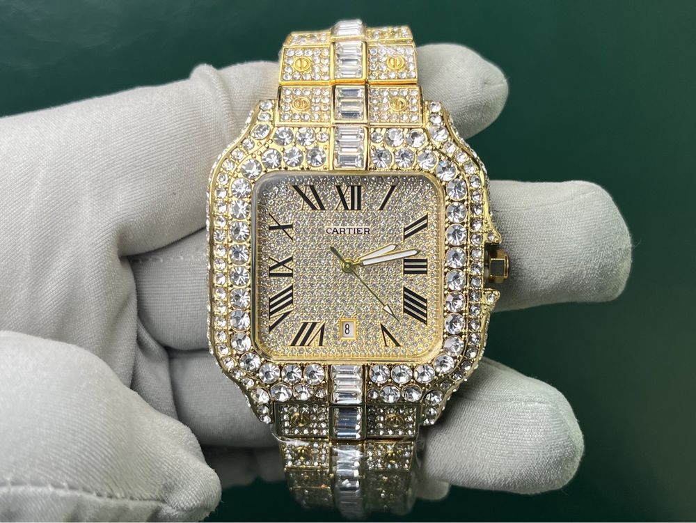 Часовник Cartier С диаманти