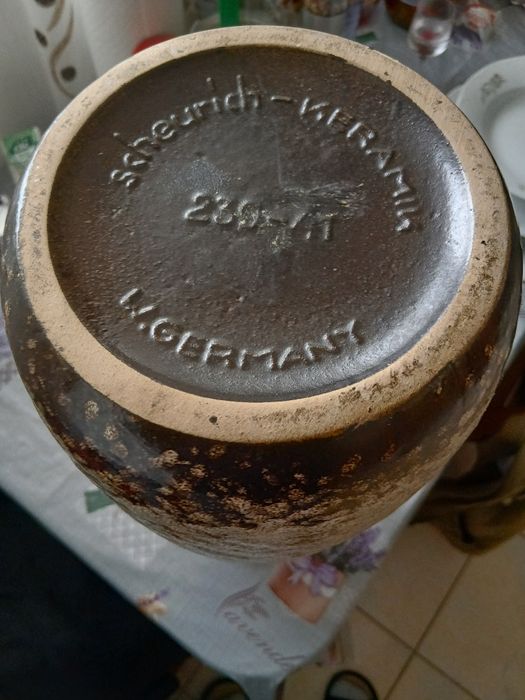 Va din porțelan,tehnica Fat Lava,40 cm.