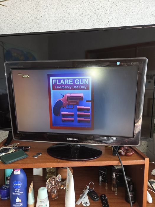 Телевизор samsung 61см