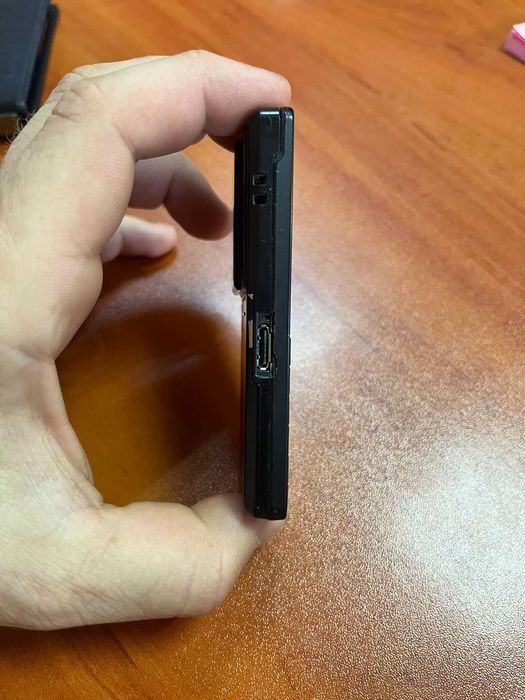 Телефон LG KG320