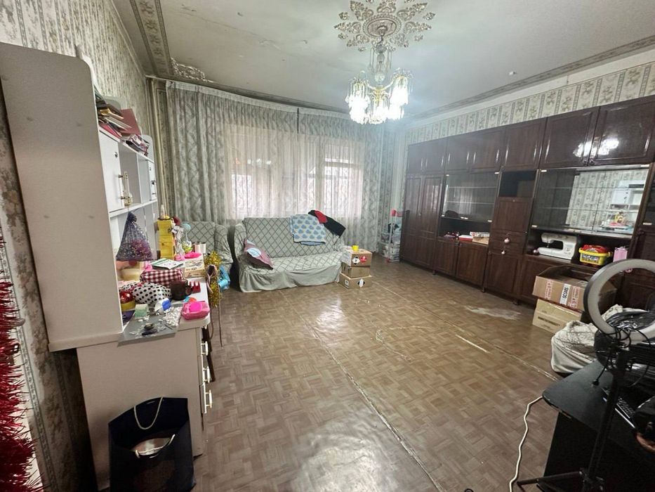 Юнусабад 4 квартал. Продается 2х ком квартира, ориентир Автосалон