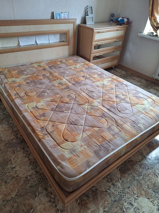 продам спальный гарнитур