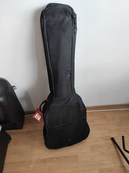 Акустична китара с Калъф, Колан и комплект от 6 струни.