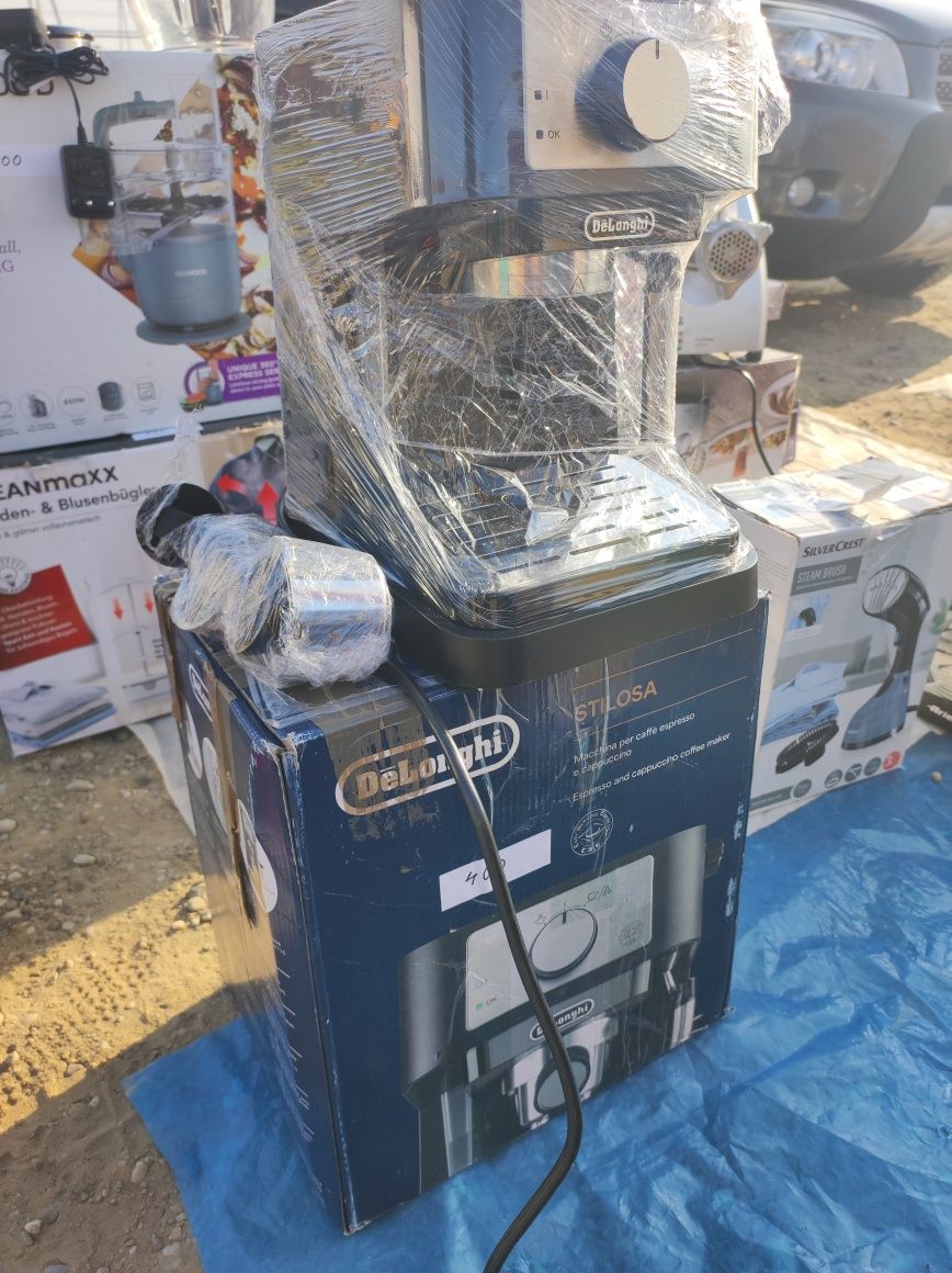 Vând apărat de cafea Delonghi