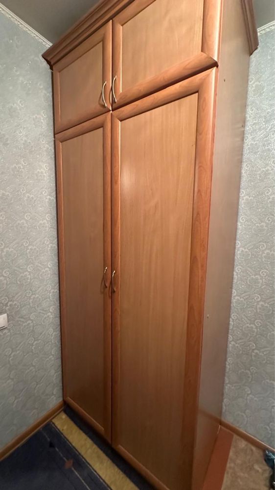 Продам шкаф и тумбочку в хорошем состоянии!