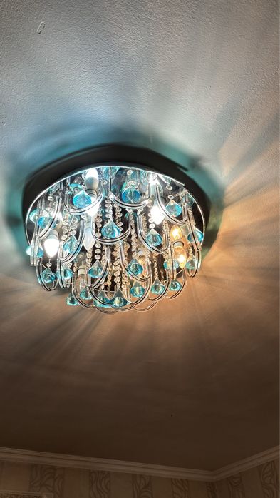 Продам люстру с пультом