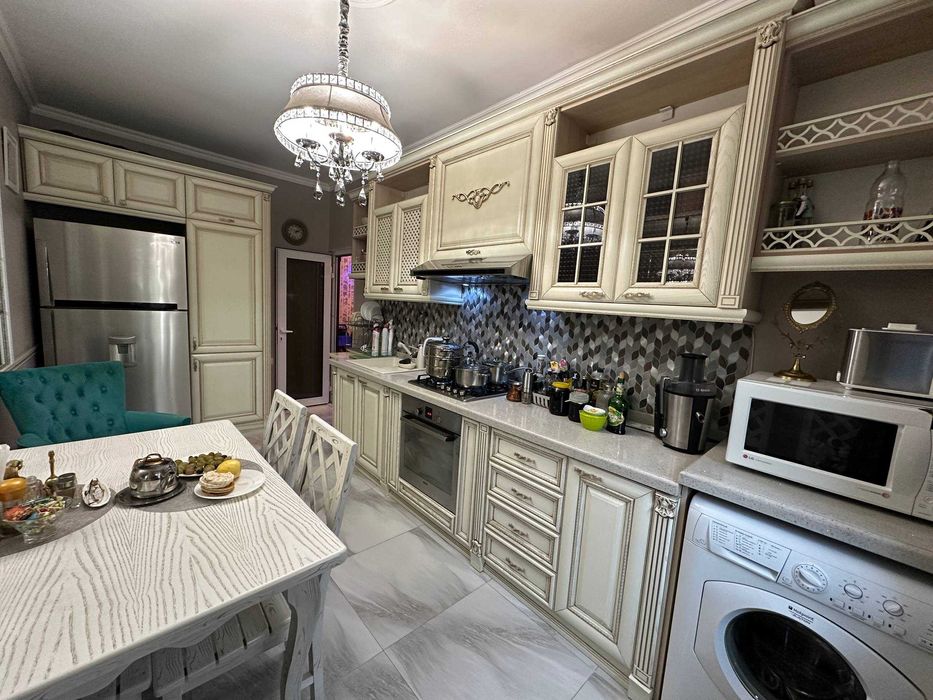 БИЙ Максим горкий Художников  4 комнатная ID01