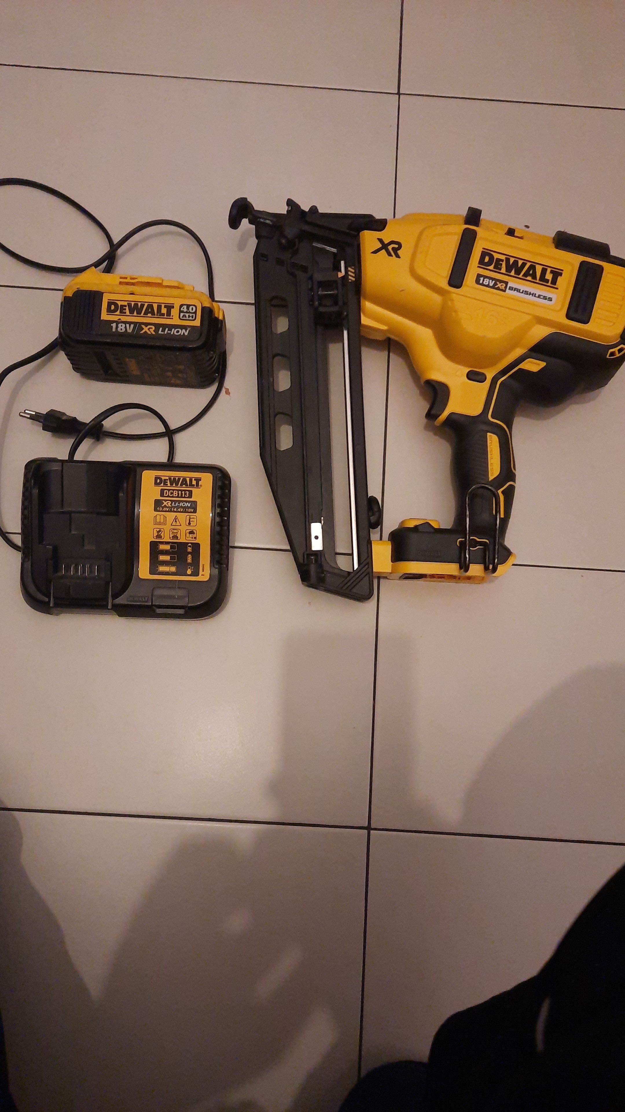 Dewalt DCN 660 pistol cuie