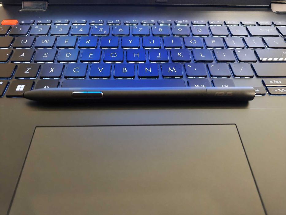 Laptop 2-în-1 ASUS Flip OLED 3.2K 120Hz, Procesor i9, Touchscreen