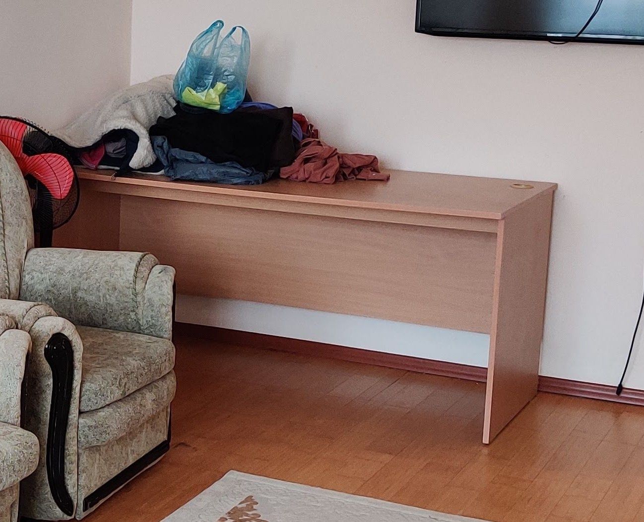Стол письменный 1.5м