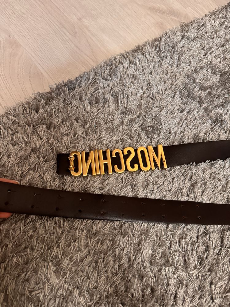 Оригинален винтидж колан Moschino