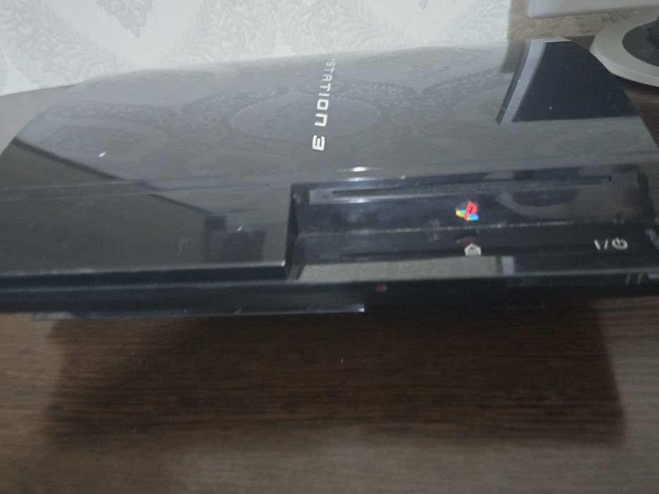 Продам пс3 в хорошем состояние  один джойстик плохо работает