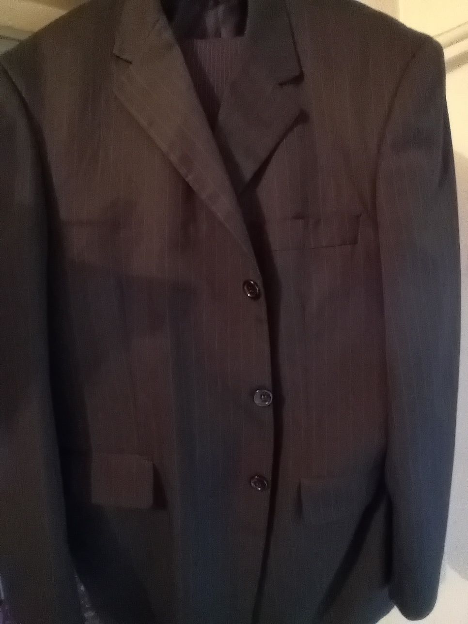 Vând 2 costume barbatesti