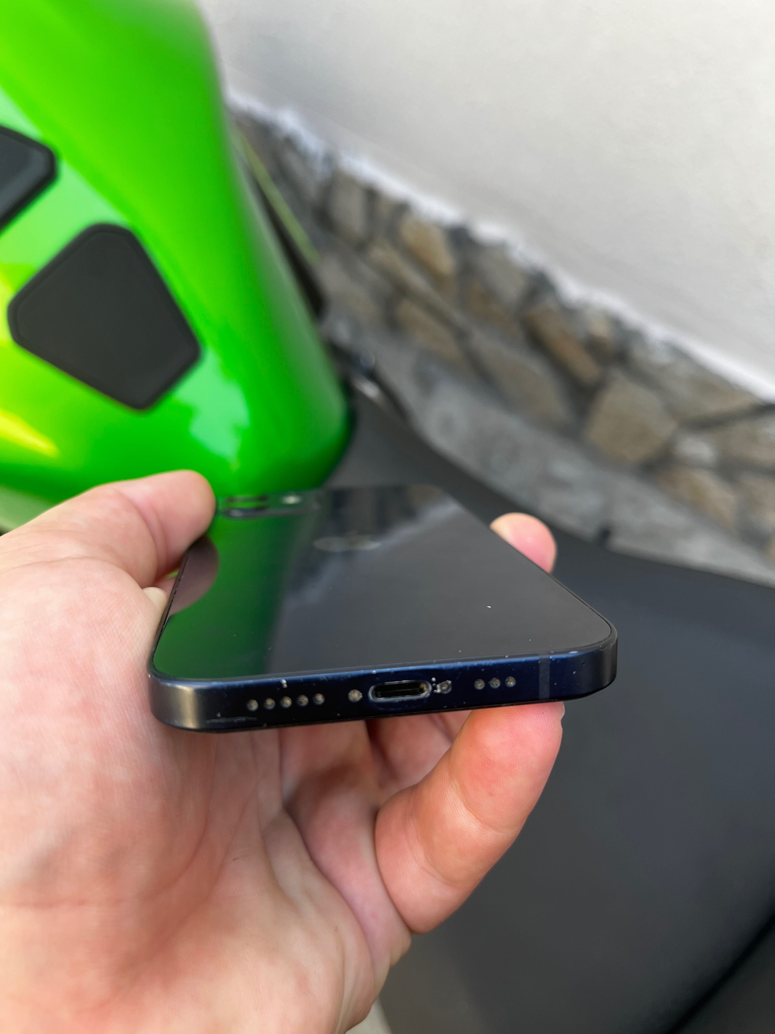 Продавам İPhone 12