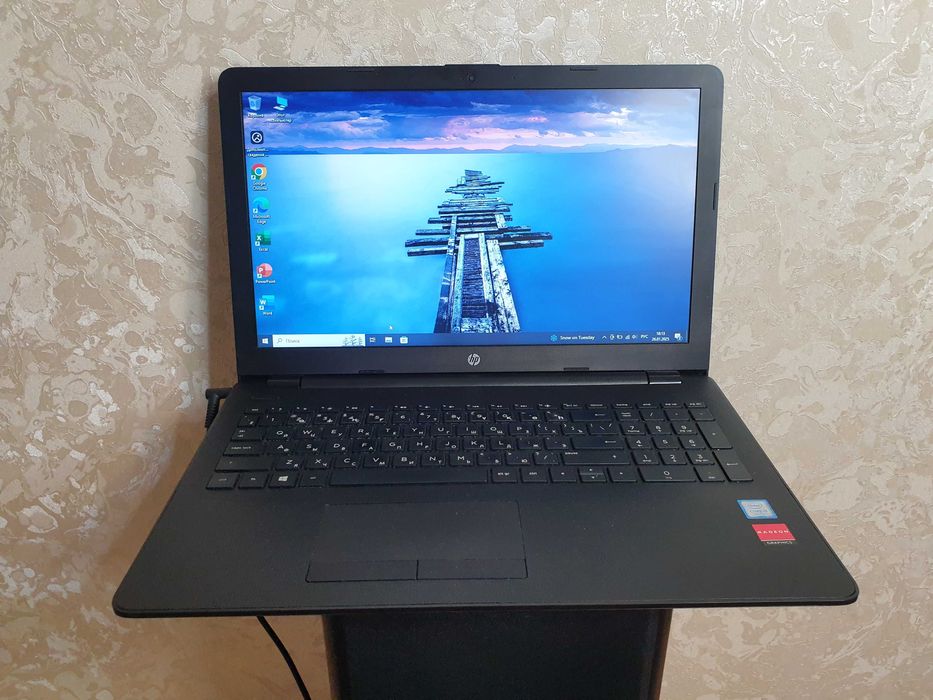 Стильный тонкий  Core i5-7200 отличном состоянии.