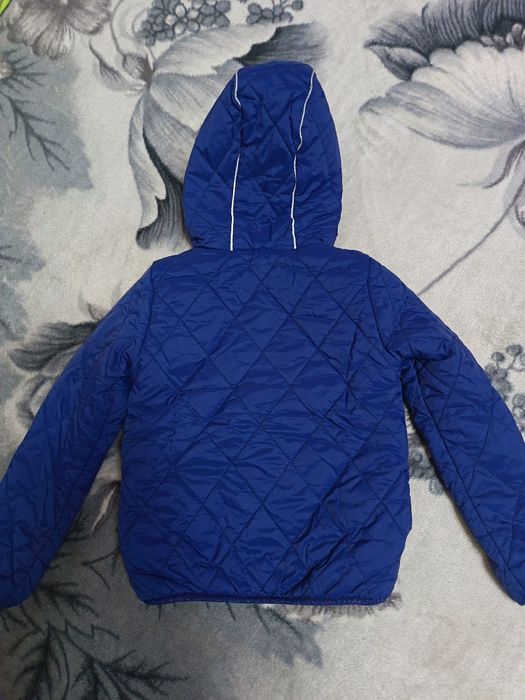 Куртка на девочку 6-7 лет на рост 116-122см